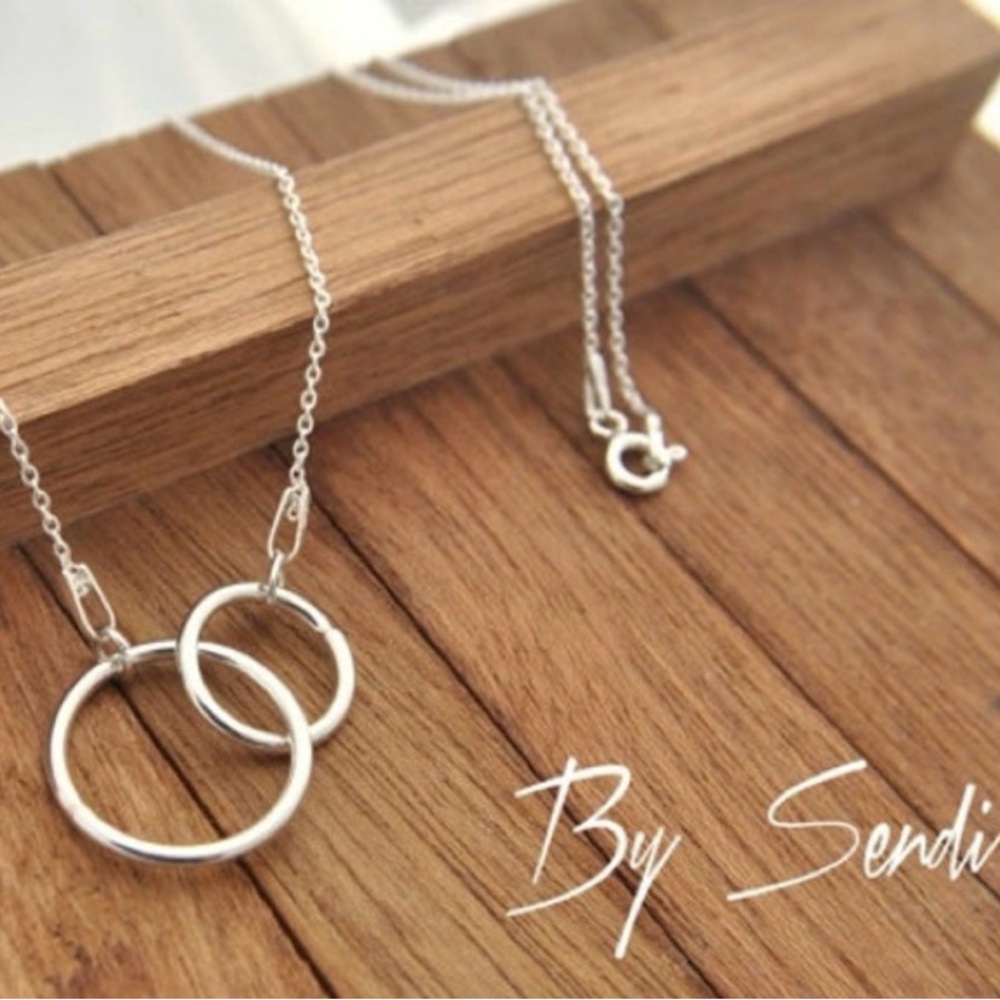 NEW Sterling Silver Interlocking Double Circle Necklace - Jewelry by Sendi